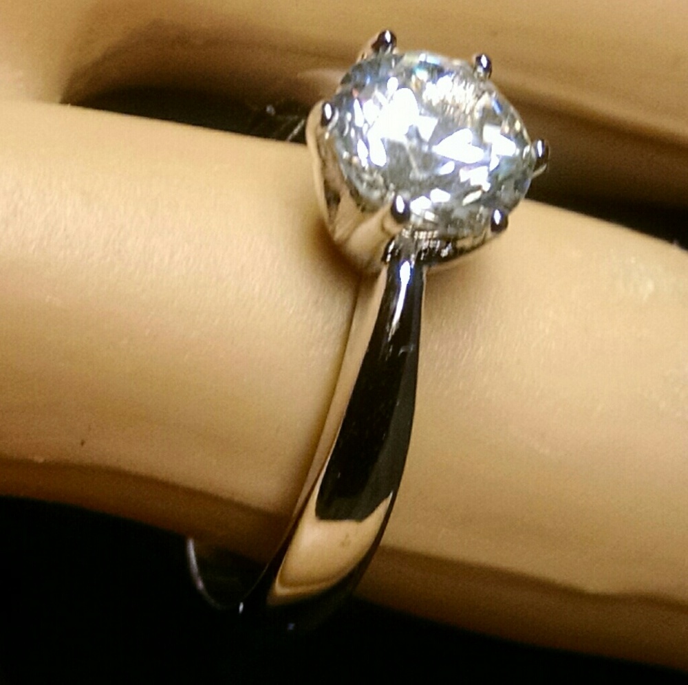Beautiful Solitaire Shiny Diamonique Ring - image 2